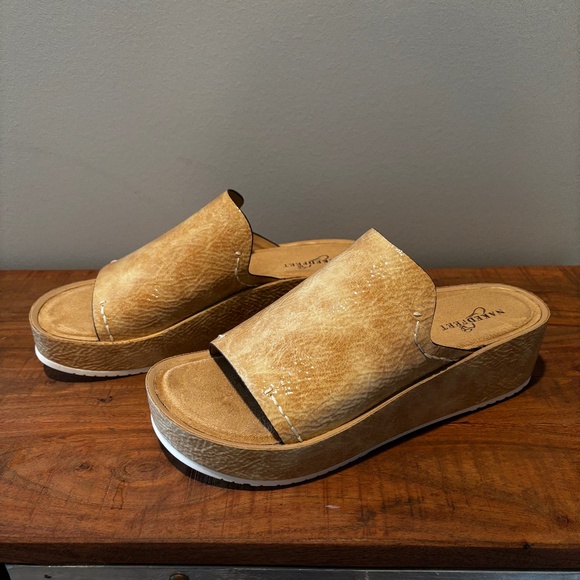 Naked Feet sandals - Picture 1 of 4